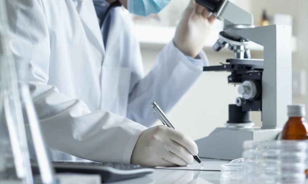 Υποσχόμενη «βιοένδειξη»: Εντοπισμός όγκων στον εγκέφαλο με τεστ ούρων